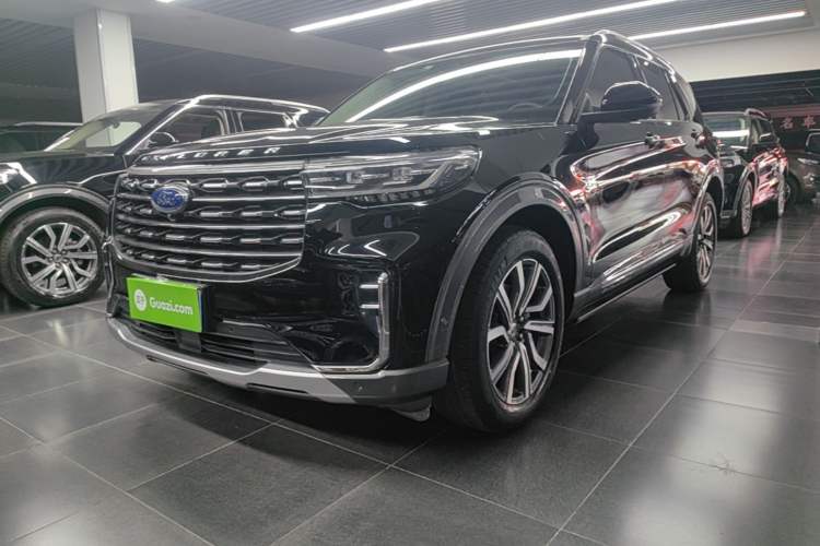 Ford Explorer 2023 — фото 1