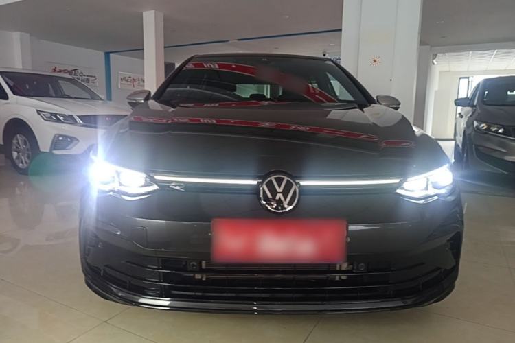Volkswagen Golf 2024 — 2