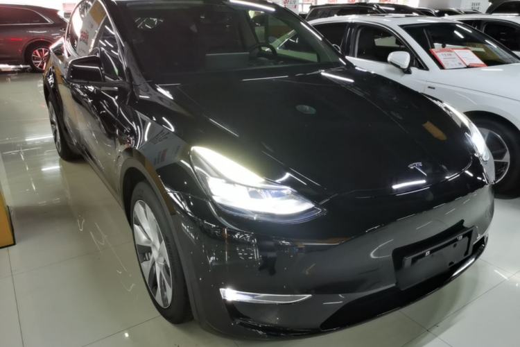 Tesla Model Y 2021 — 3