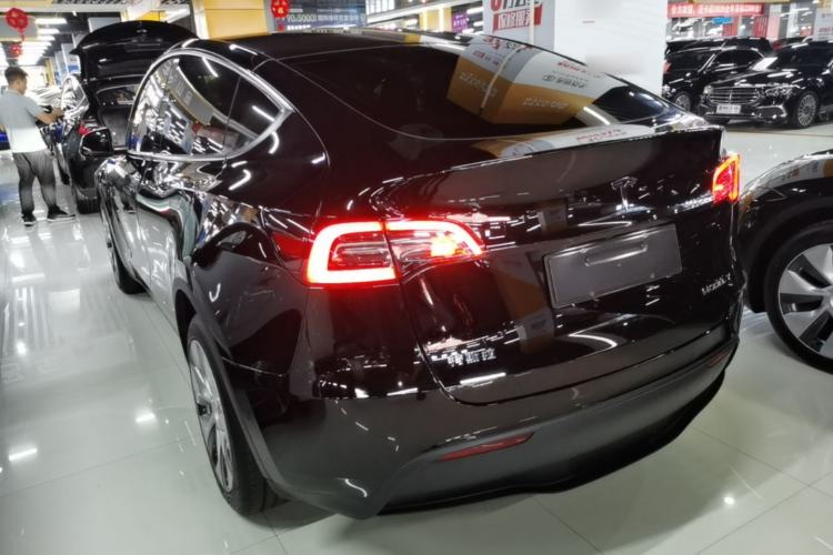 Tesla Model Y 2021 — 4