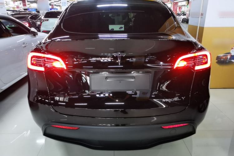 Tesla Model Y 2021 — 5