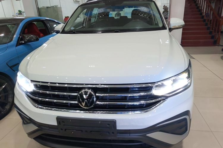Volkswagen tiguan l 2023 — фото 2