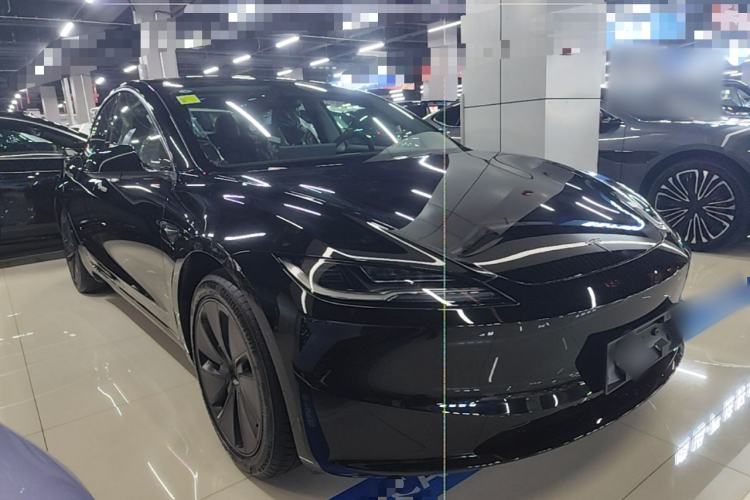 Tesla Model 3 2025 — 3