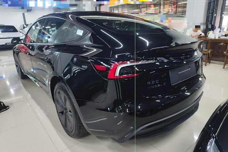 Tesla Model 3 2025 — 4