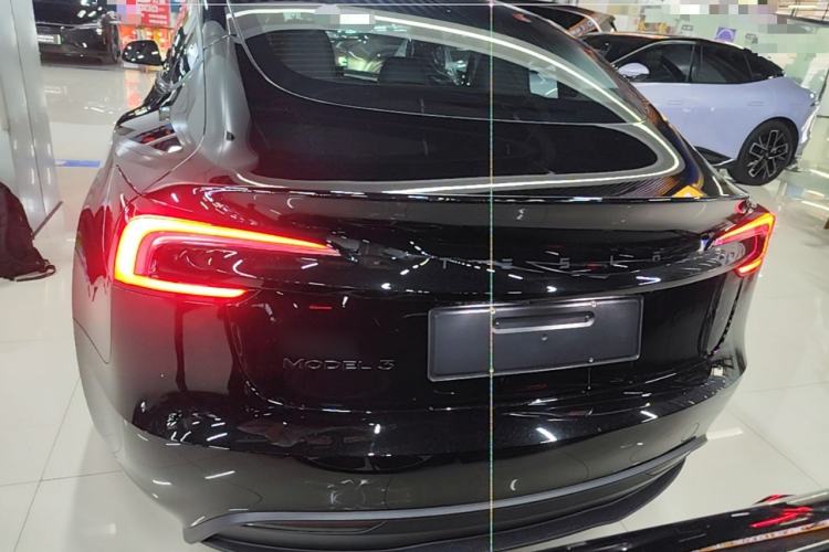 Tesla Model 3 2025 — 5