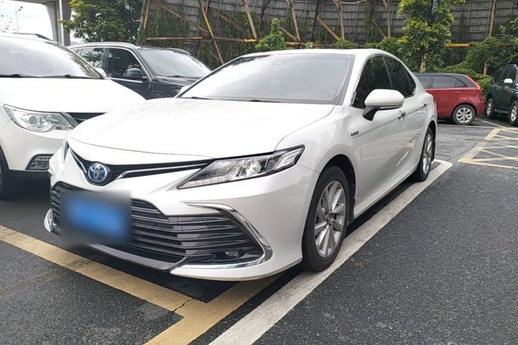 Toyota Camry 2021 — фото 1