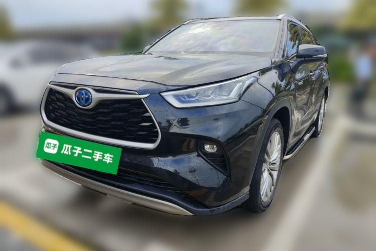 Toyota Highlander 2022 — фото 1