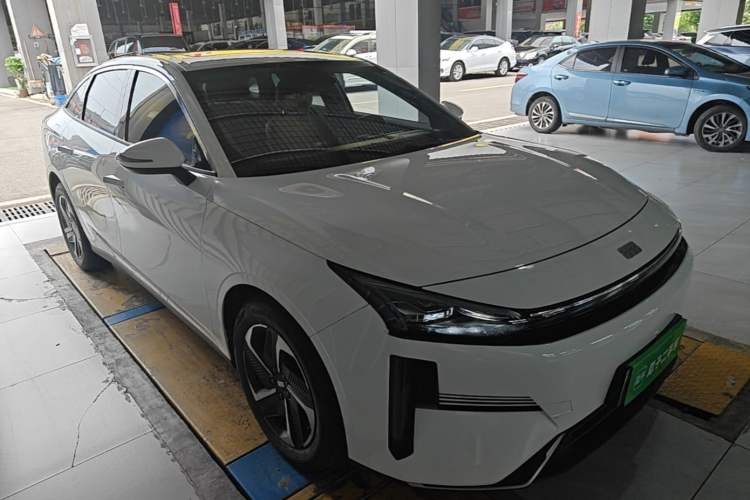 Geely Galaxy L6 2023 — 3