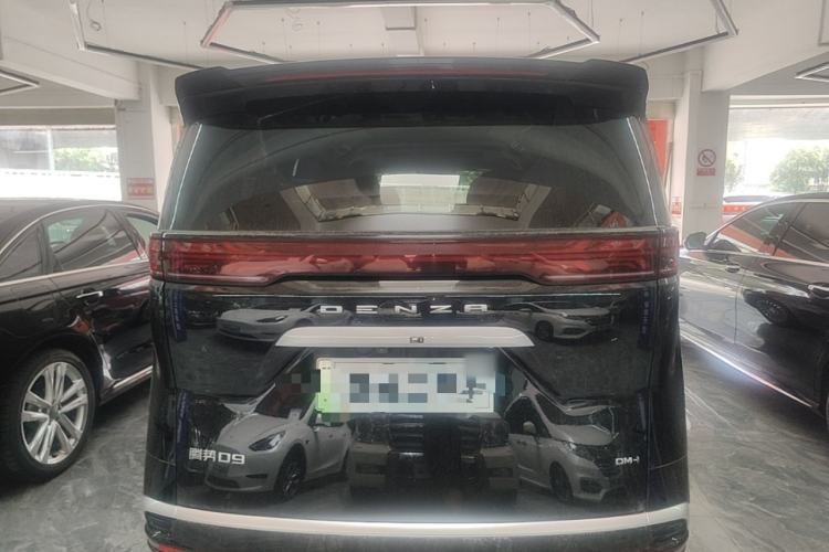 Denza D9 2024 — 5