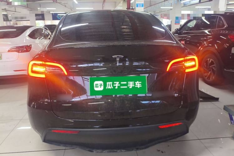 Tesla Model Y 2022 — 5