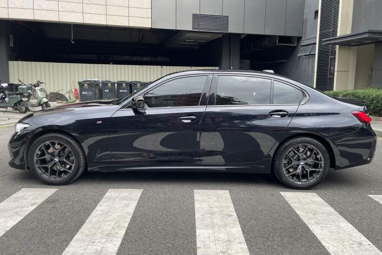 BMW 330Li 2025 — 4