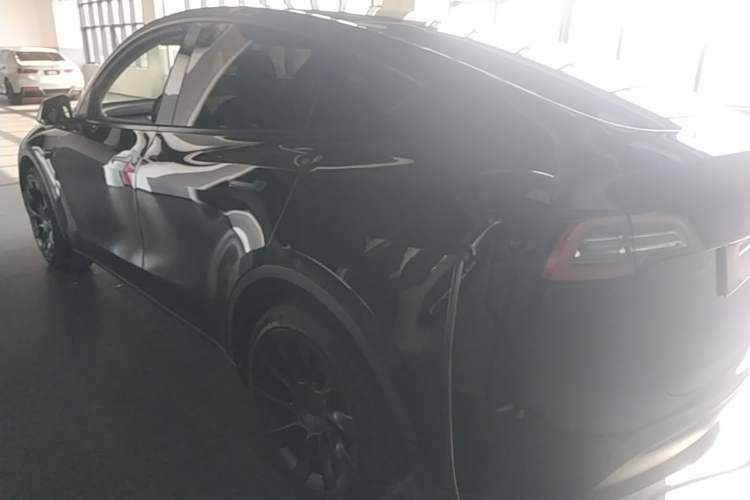 Tesla Model Y 2021 — 4