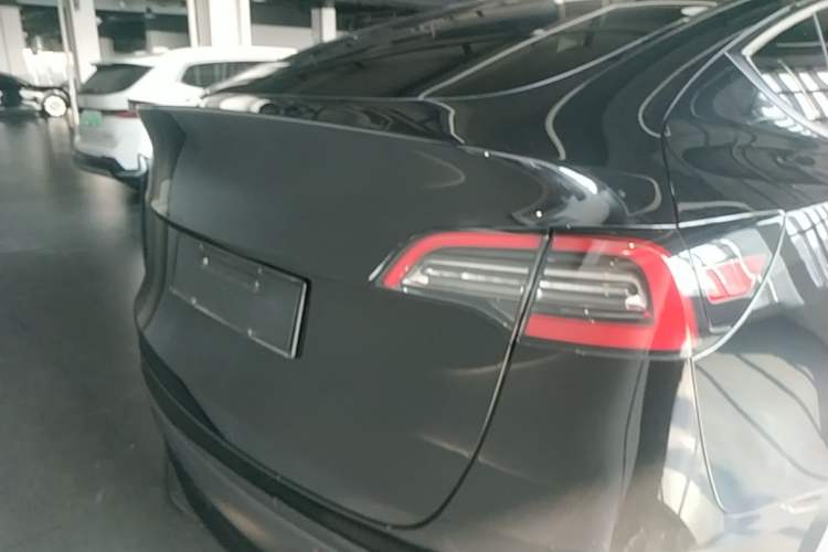 Tesla Model Y 2021 — 5