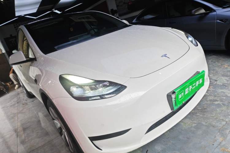 Tesla Model Y 2022 — 3