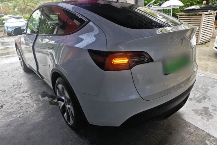 Tesla Model Y 2022 — 4