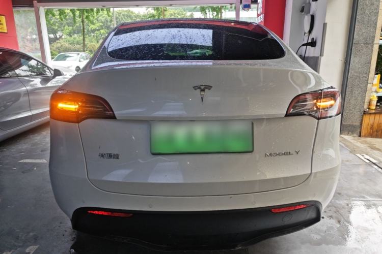 Tesla Model Y 2022 — 5