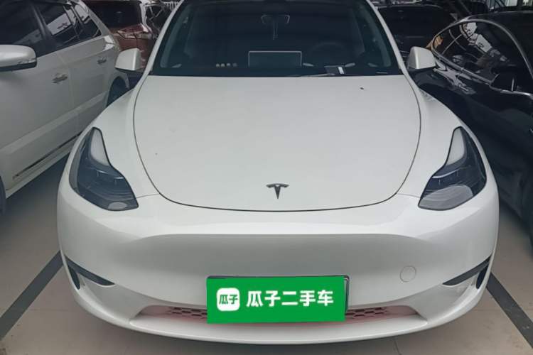 Tesla Model Y 2024 — 2