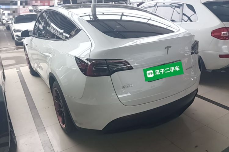Tesla Model Y 2024 — 4
