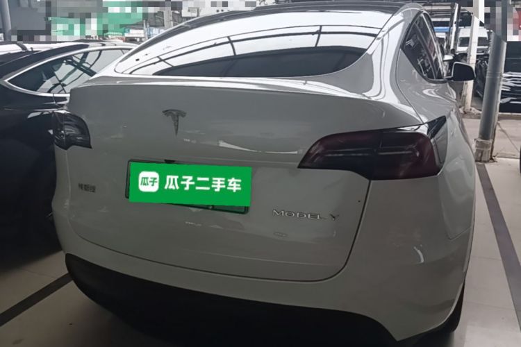 Tesla Model Y 2024 — 5