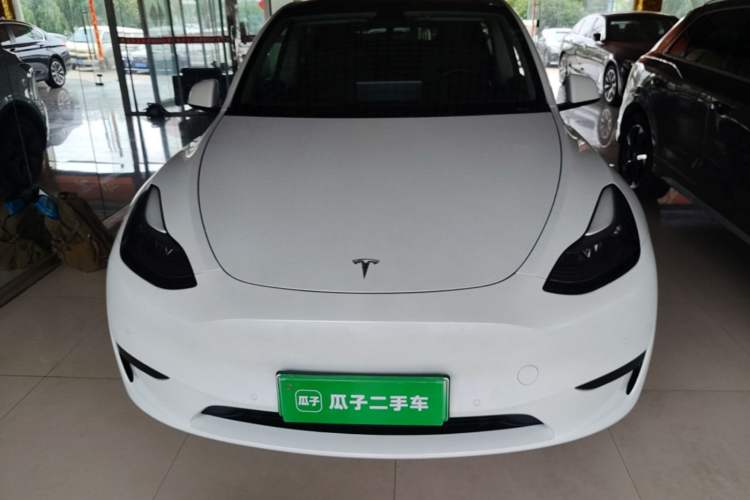 Tesla Model Y 2023 — 2