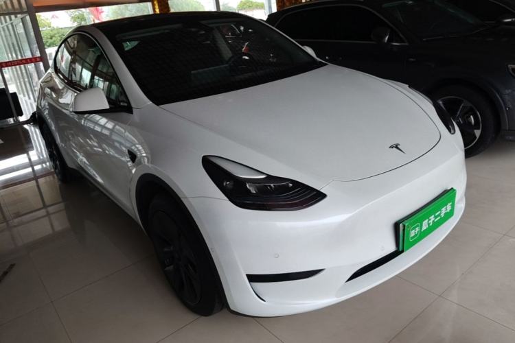 Tesla Model Y 2023 — 3