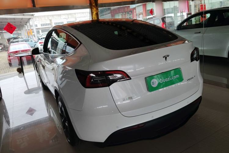Tesla Model Y 2023 — 4