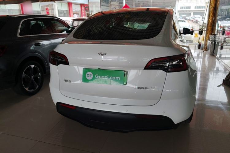 Tesla Model Y 2023 — 5