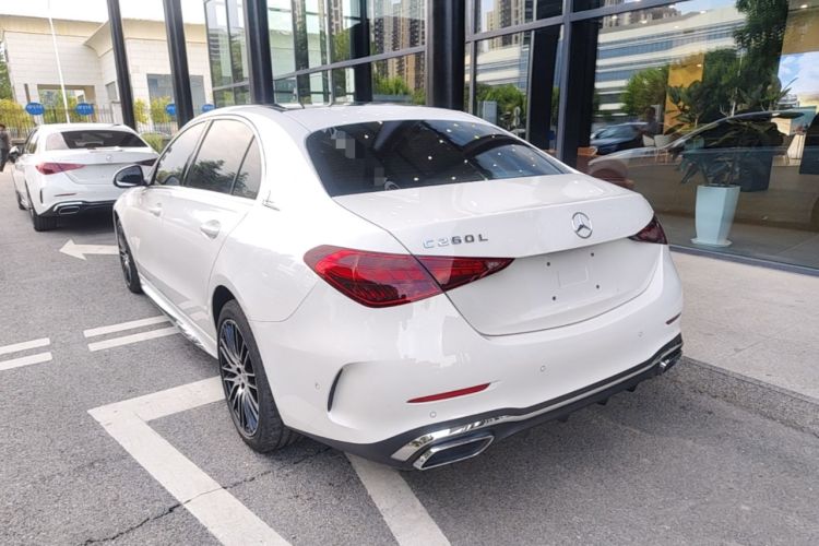 Mercedes-Benz C 260 L 2025 — 4