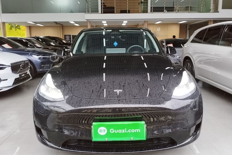 Tesla Model Y 2024 — 2