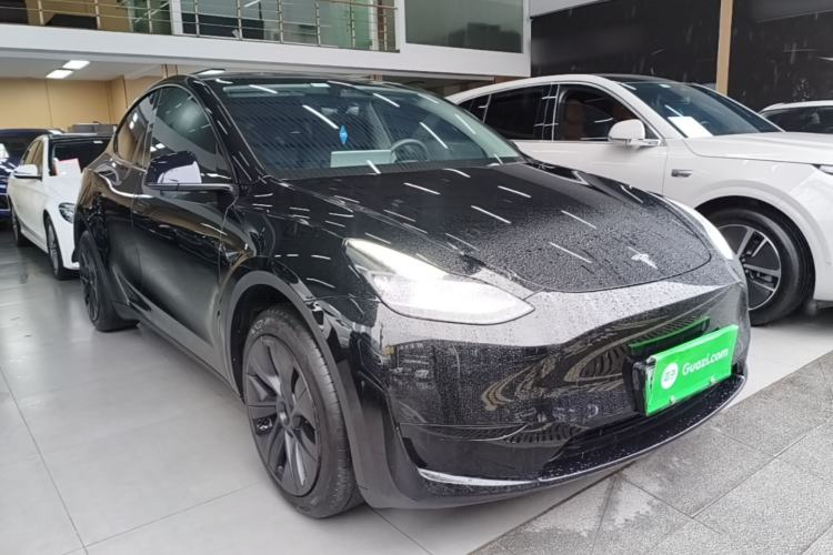 Tesla Model Y 2024 — 3