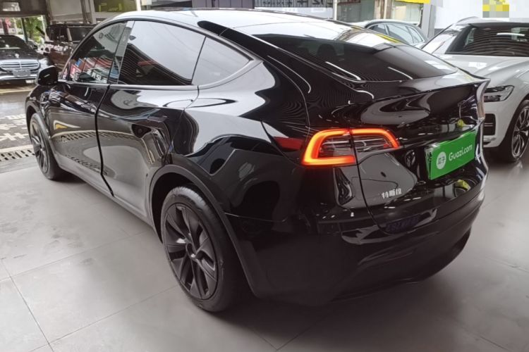 Tesla Model Y 2024 — 4