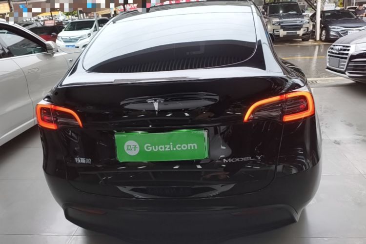 Tesla Model Y 2024 — 5