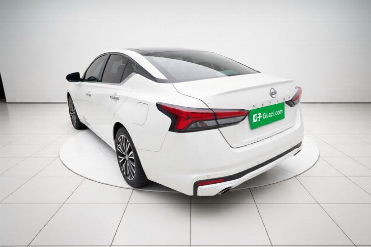 Nissan Altima 2022 — 4