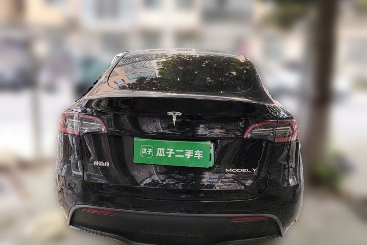 Tesla Model Y 2022 — 5