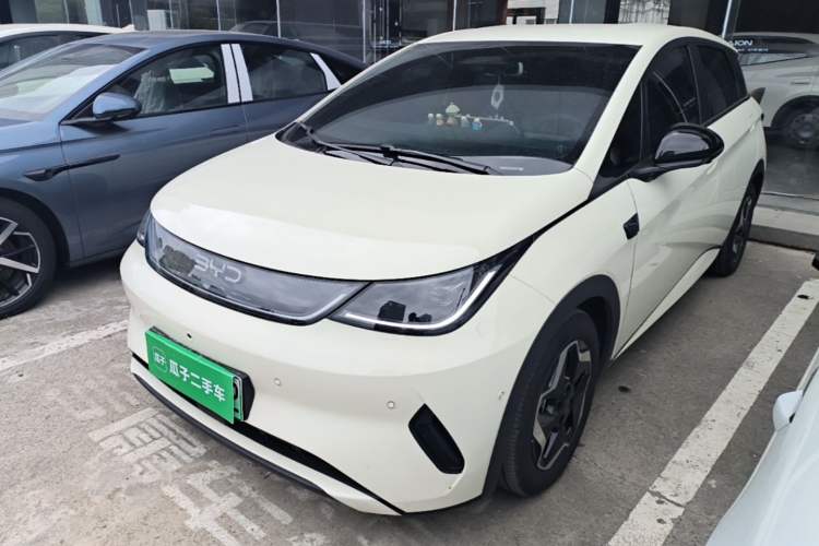BYD Dolphin 2025 — фото 1