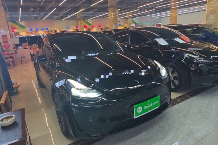 Tesla Model Y 2023 — 3