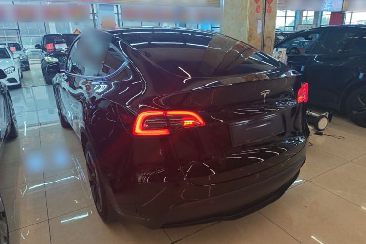 Tesla Model Y 2023 — 4