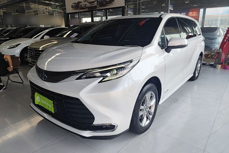 Toyota Sienna 2023 — фото 1
