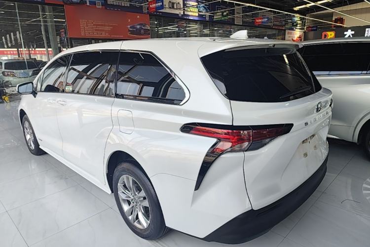 Toyota Sienna 2023 — фото 4
