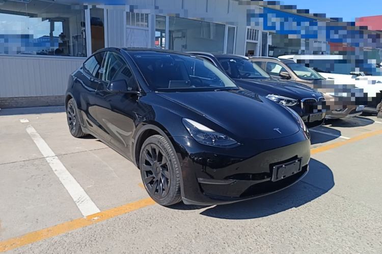 Tesla Model Y 2021 — 3