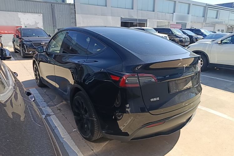 Tesla Model Y 2021 — 4
