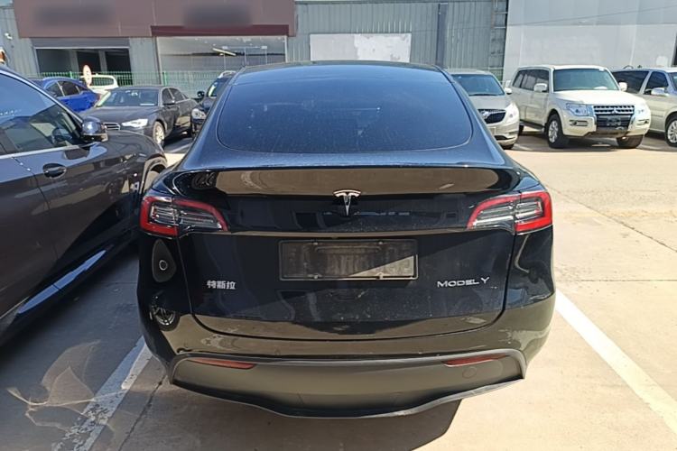 Tesla Model Y 2021 — 5
