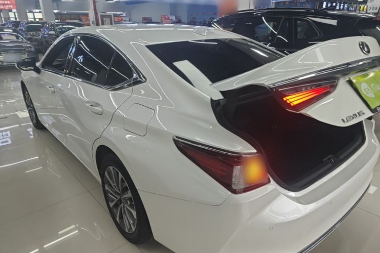 Lexus ES 200 2021 — 4