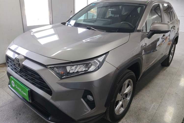 Toyota RAV4 2020 — фото 1