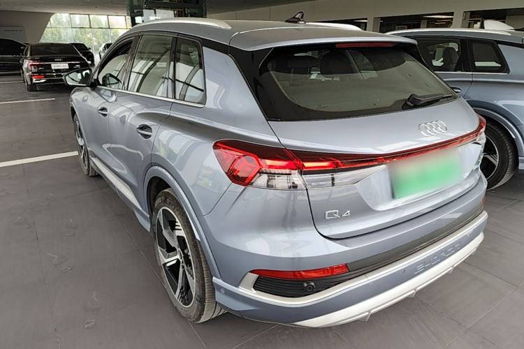 Audi Q4 e-tron 2023 — 4