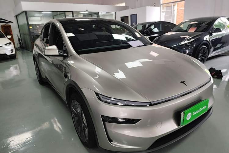 Tesla Model Y L 2025 — фото 3