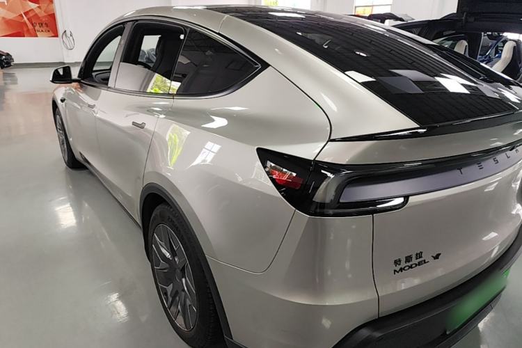 Tesla Model Y L 2025 — фото 4