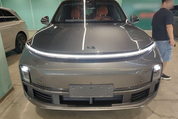 Li Auto L8 2025 — 2