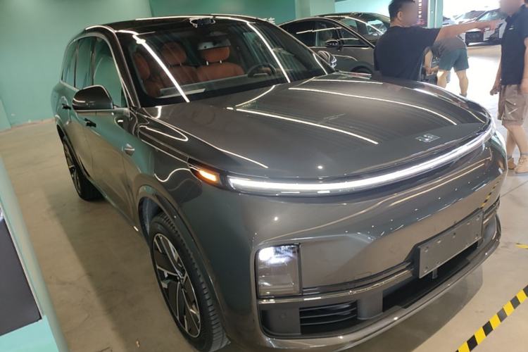 Li Auto L8 2025 — 3