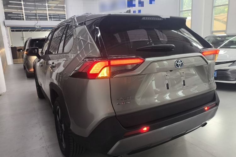 Toyota RAV4 2020 — 4